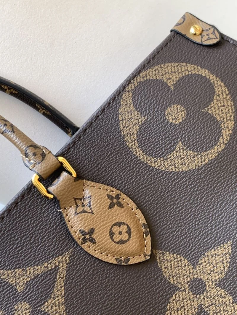 Chic Louis Vuitton Shopping Bags 42583
