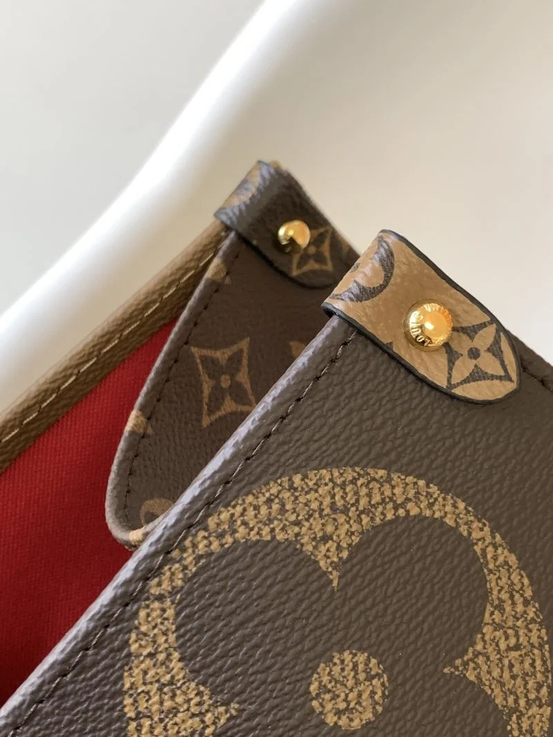 Chic Louis Vuitton Shopping Bags 42583