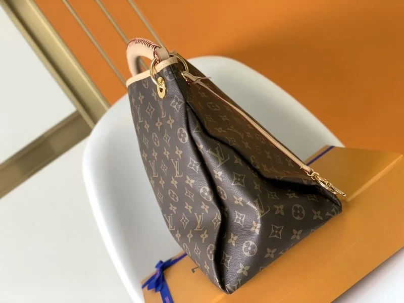 EyeCatching Louis Vuitton Shopping Bags 42515