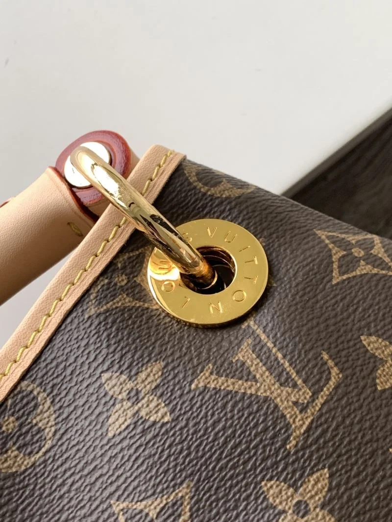 EyeCatching Louis Vuitton Shopping Bags 42515