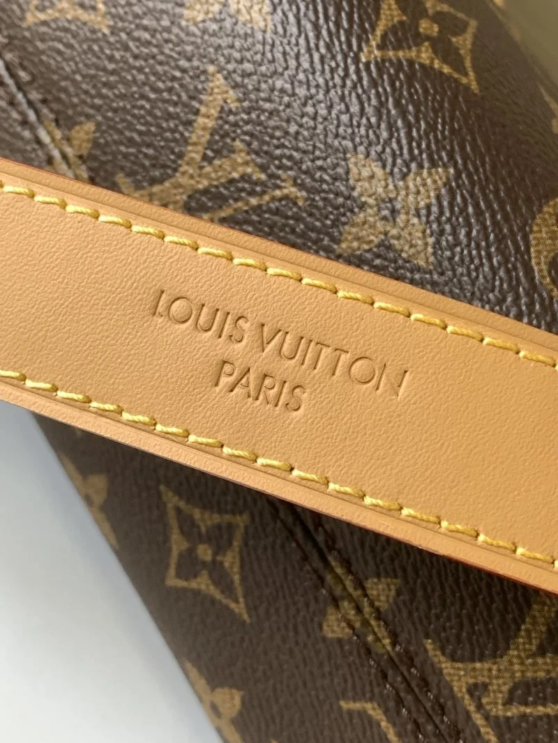 Minimalist Louis Vuitton Shopping Bags 42490