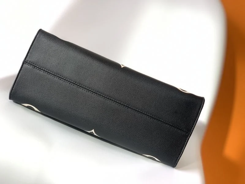 Breathable Louis Vuitton Shopping Bags 42447