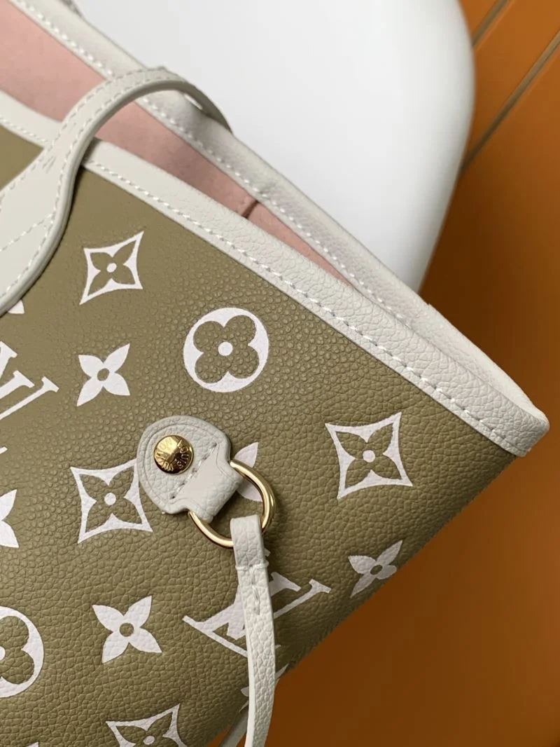 Minimalist Louis Vuitton Shopping Bags 42455