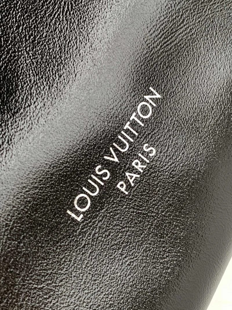 Sleek Louis Vuitton Shopping Bags 42425