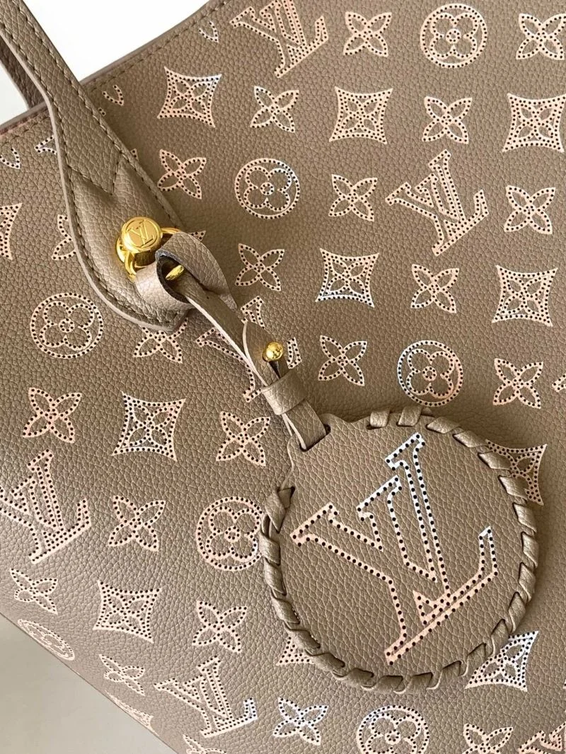 Bold Louis Vuitton Shopping Bags 41901