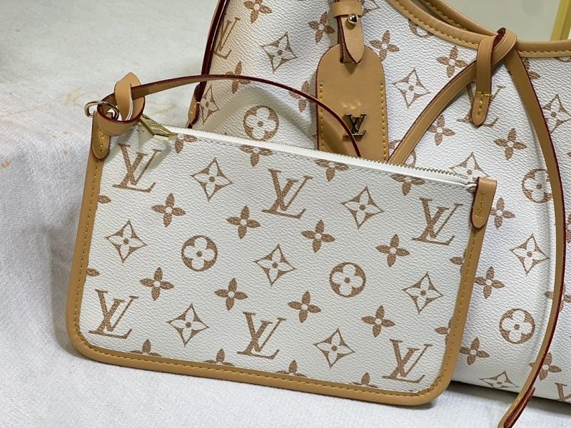 Breathable Louis Vuitton Shopping Bags 80105