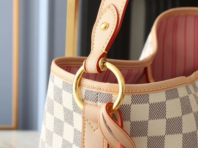 Louis Vuitton Shopping Bags Elegant 88546