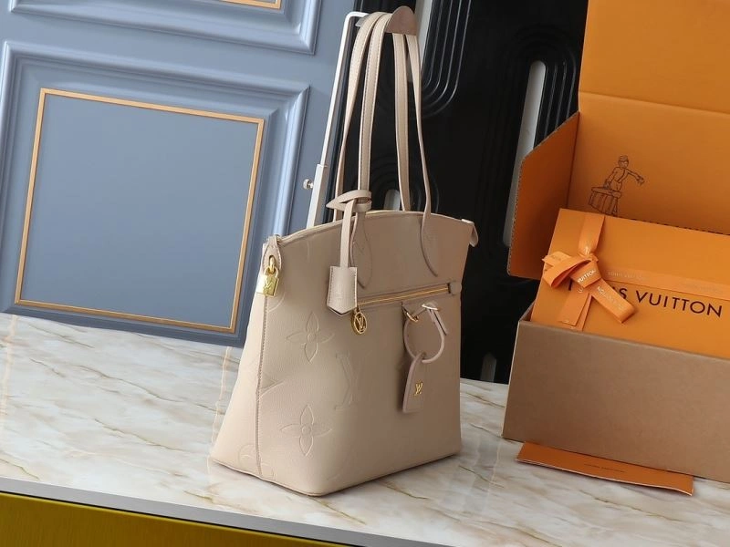 Louis Vuitton Shopping Bags Comfortable 88561