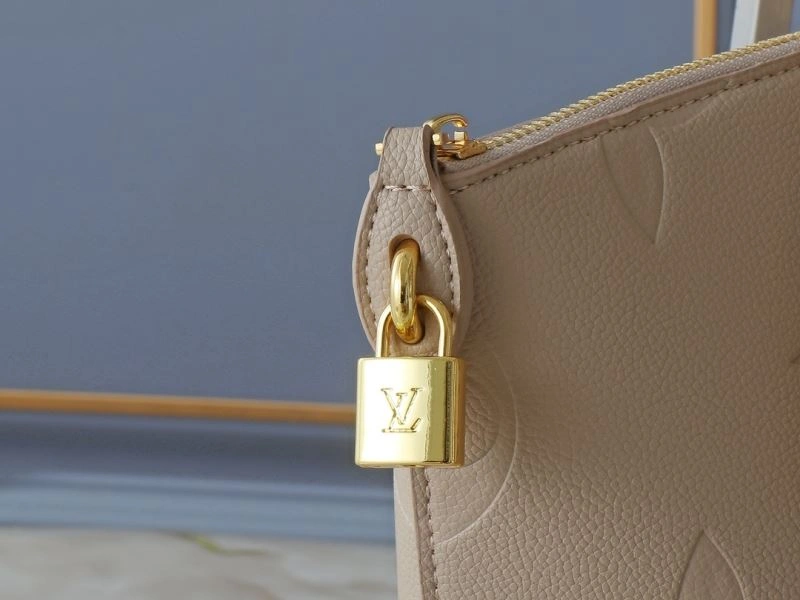 Louis Vuitton Shopping Bags Comfortable 88561