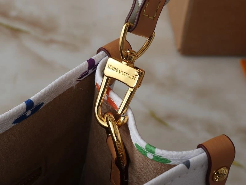 Functional Louis Vuitton Shopping Bags 88560