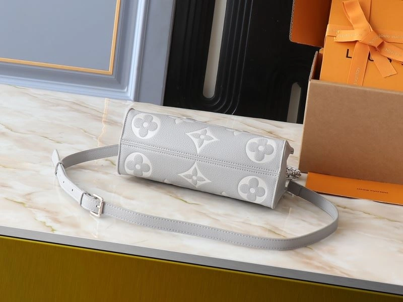 Premium Louis Vuitton Shopping Bags 88519