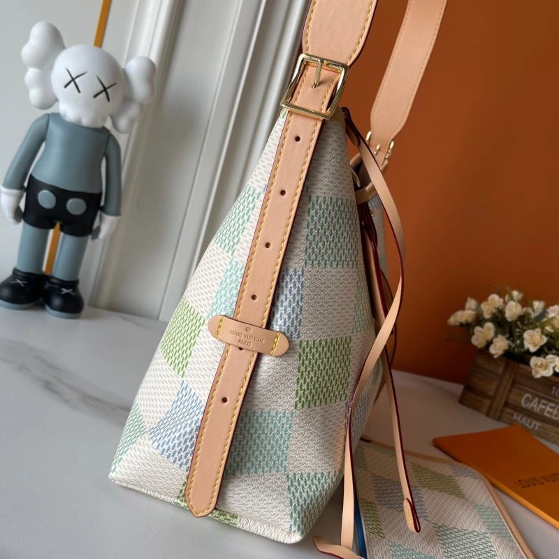 Lightweight Louis Vuitton Shopping Bags 88508