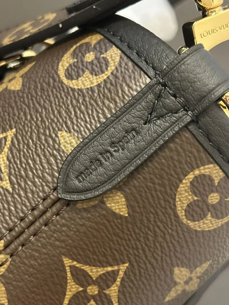Stretchable Louis Vuitton Shopping Bags 41133