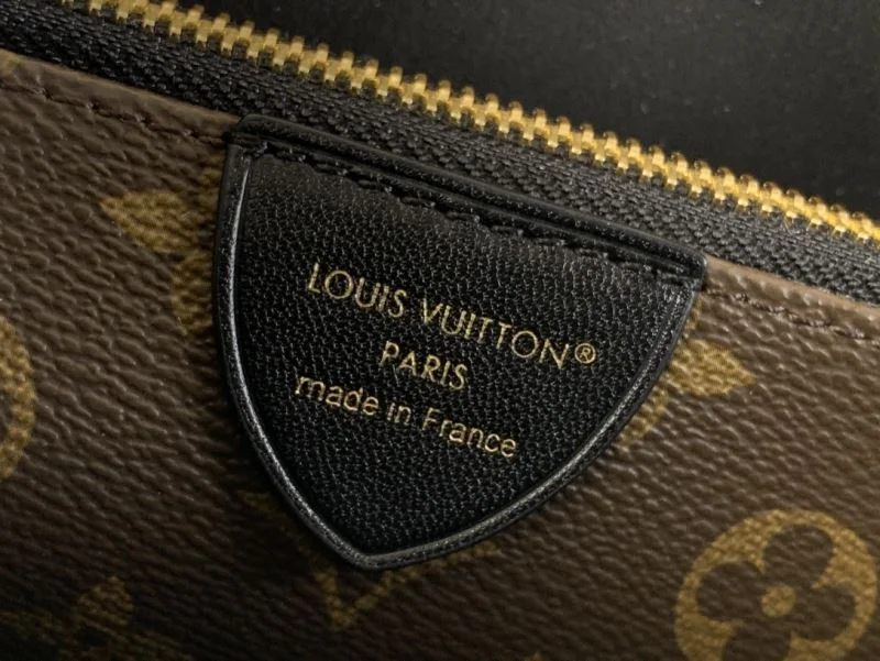 Louis Vuitton Shopping Bags ZipUp 41109