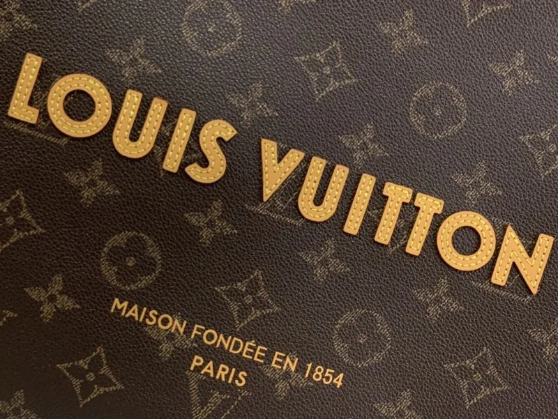 Breathable Louis Vuitton Shopping Bags 40436