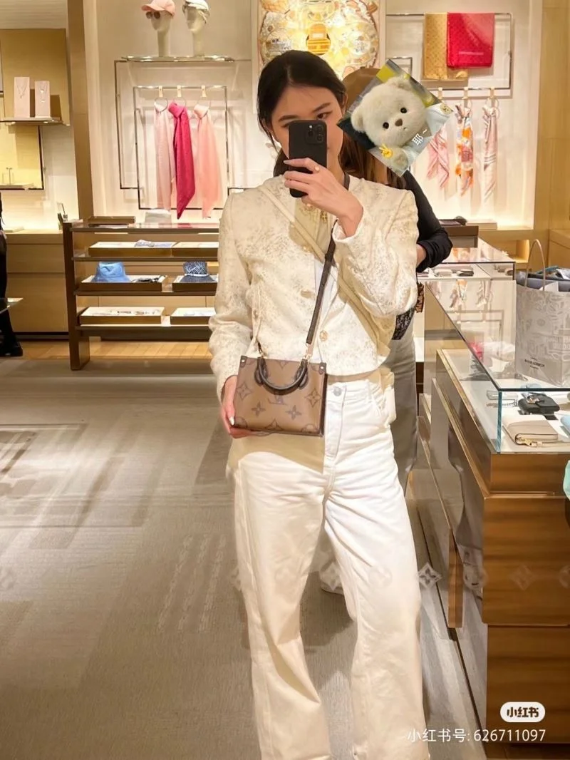 Louis Vuitton Shopping Bags Resilient 49221
