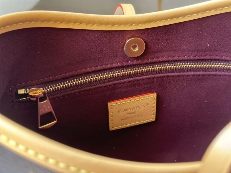 Casual Louis Vuitton Shopping Bags 49177