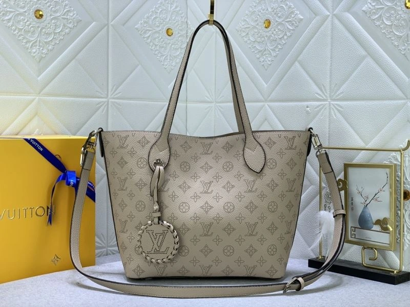 Breathable Louis Vuitton Shopping Bags 79494