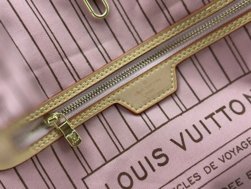 Louis Vuitton Shopping Bags DailyWear 79456