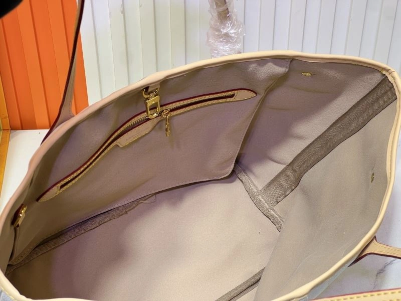 Breathable Louis Vuitton Shopping Bags 79419