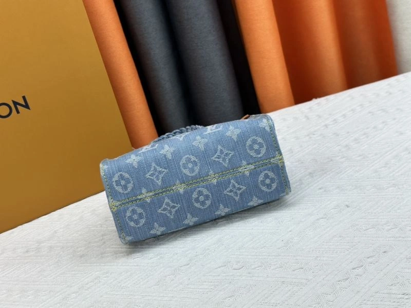 Lightweight Louis Vuitton Shopping Bags 79414