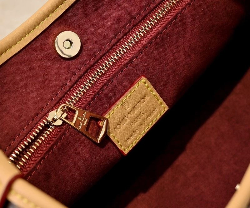 Louis Vuitton Shopping Bags EyeCatching 79428