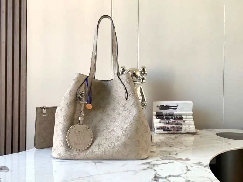 Louis Vuitton Shopping Bags Fashionable 39537