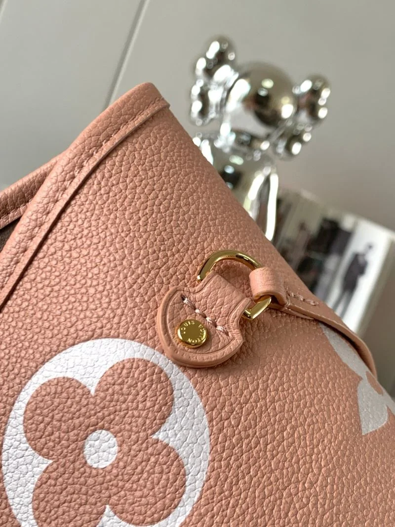 Flexible Louis Vuitton Shopping Bags 39515