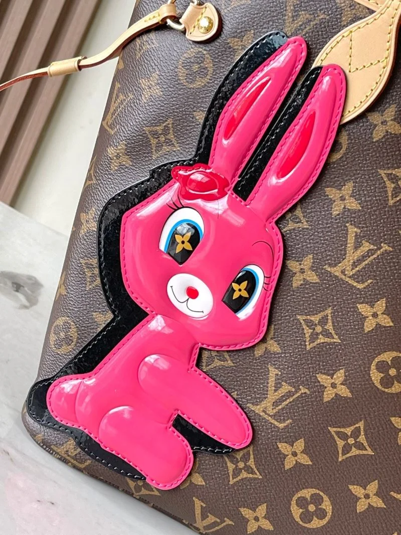 Louis Vuitton Shopping Bags Sleek 39485