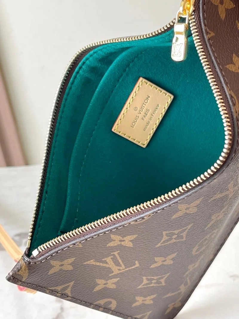 Louis Vuitton Shopping Bags Sleek 39485