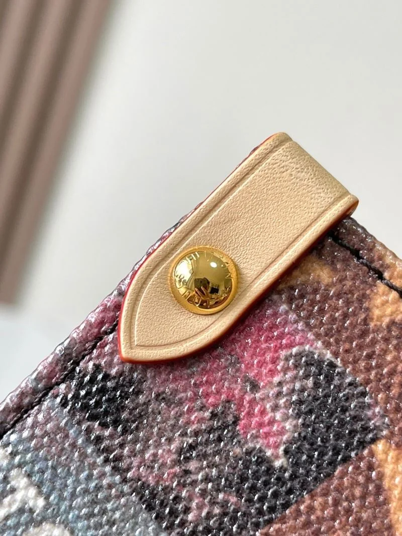 Soft Louis Vuitton Shopping Bags 39469