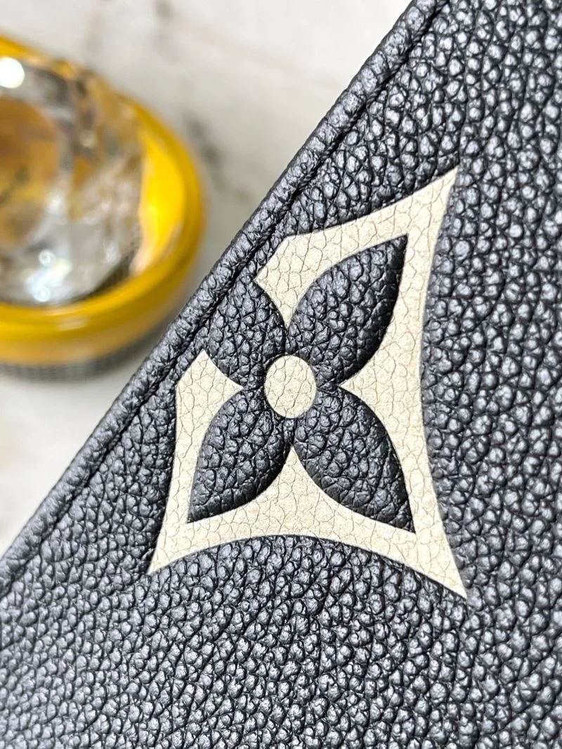ComfortFit Louis Vuitton Shopping Bags 39450