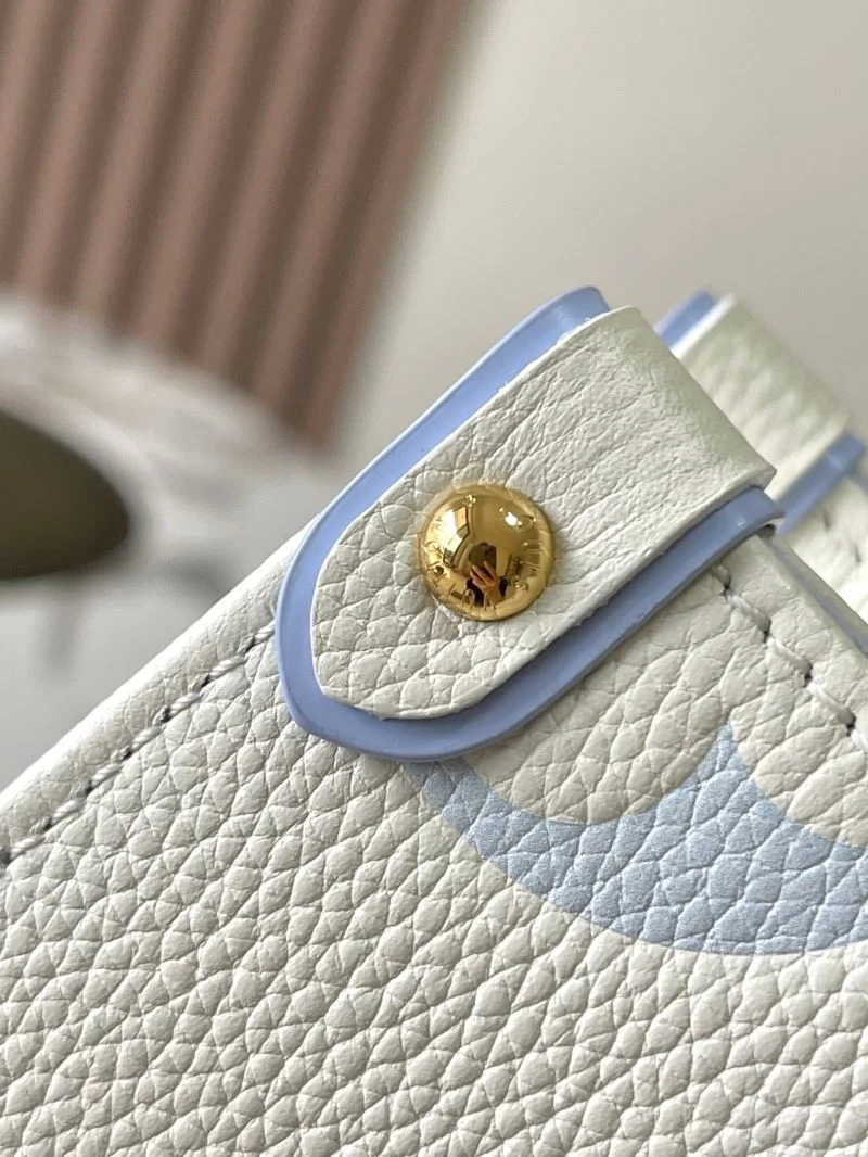 ModernLook Louis Vuitton Shopping Bags 39471