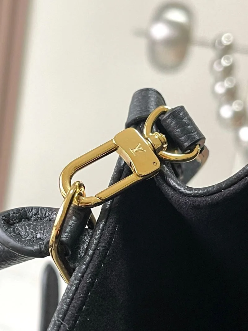 Bright Louis Vuitton Shopping Bags 39467