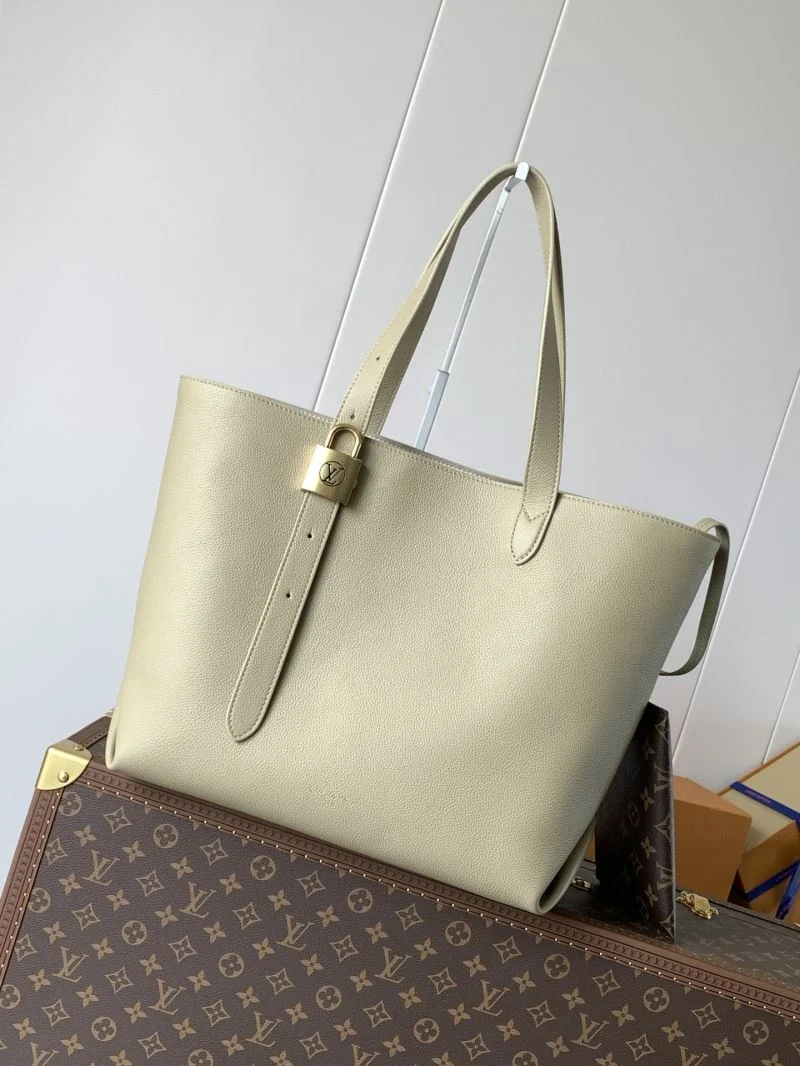 Casual Louis Vuitton Shopping Bags 39158