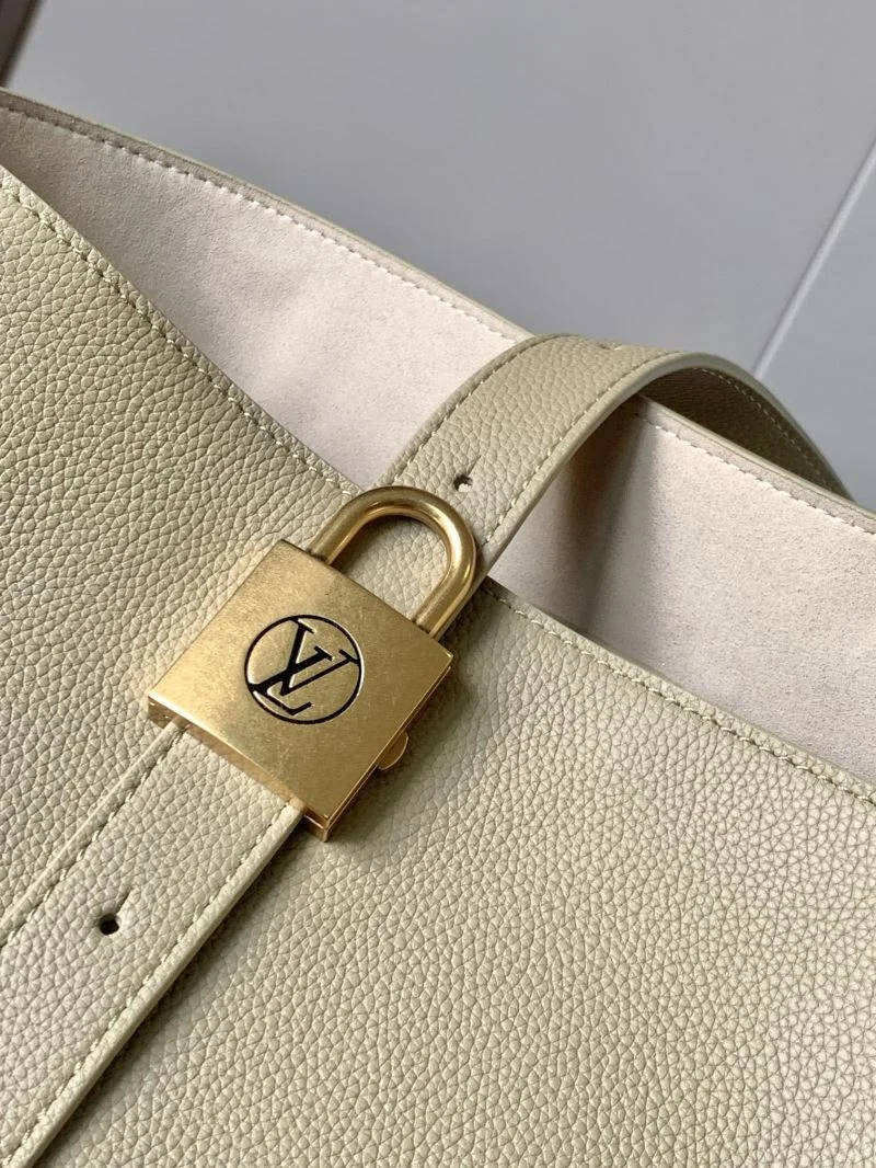 Casual Louis Vuitton Shopping Bags 39158