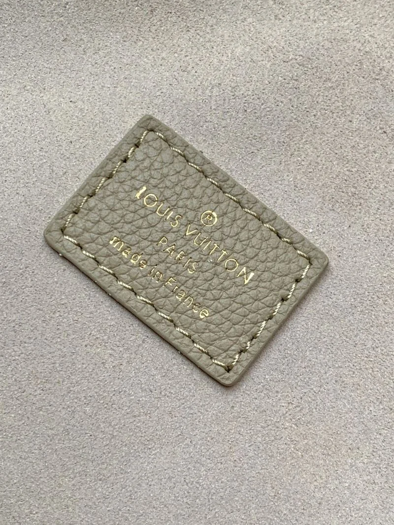 Casual Louis Vuitton Shopping Bags 39158