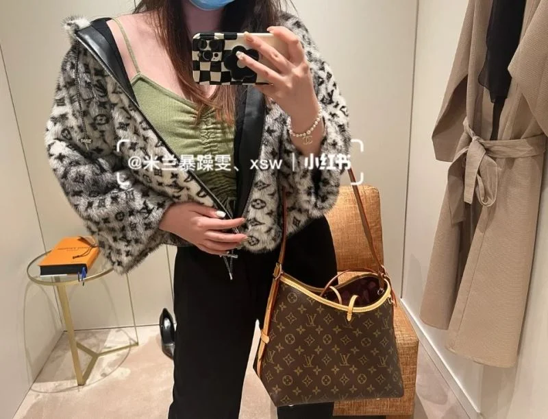 MultiPurpose Louis Vuitton Shopping Bags 39129