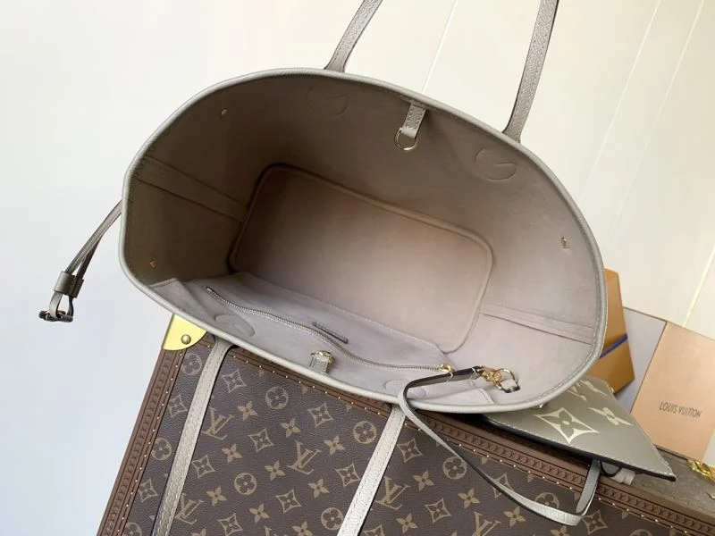 WeatherProof Louis Vuitton Shopping Bags 39142