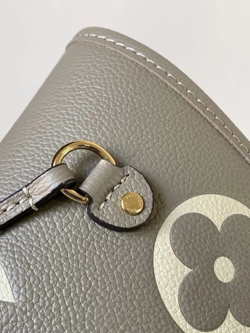 WeatherProof Louis Vuitton Shopping Bags 39142