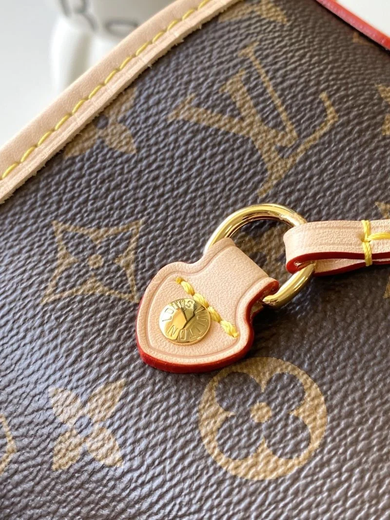 RelaxedFit Louis Vuitton Shopping Bags 38989