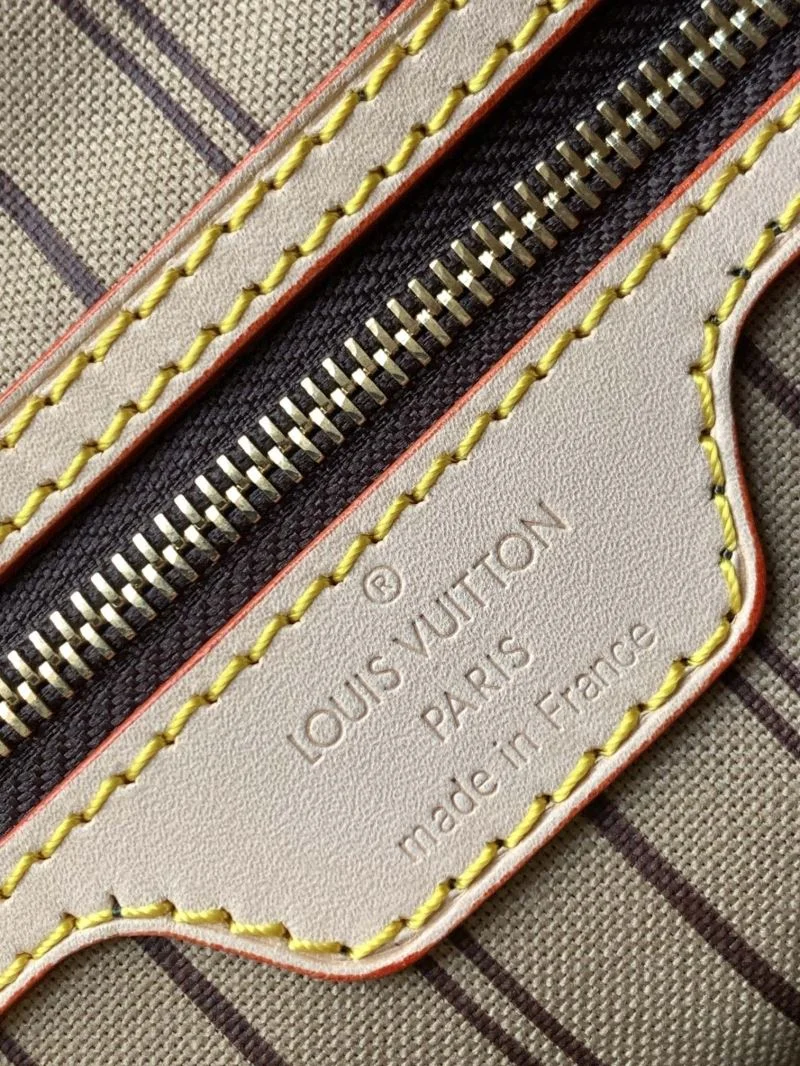 Louis Vuitton Shopping Bags EyeCatching 37606