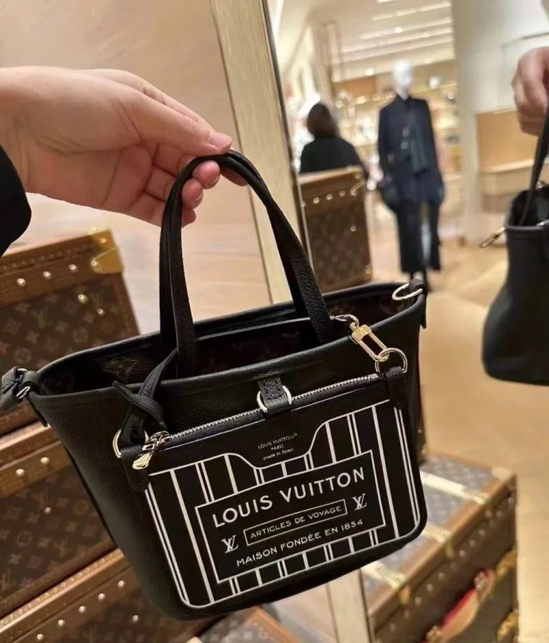Louis Vuitton Shopping Bags Elegant 38874