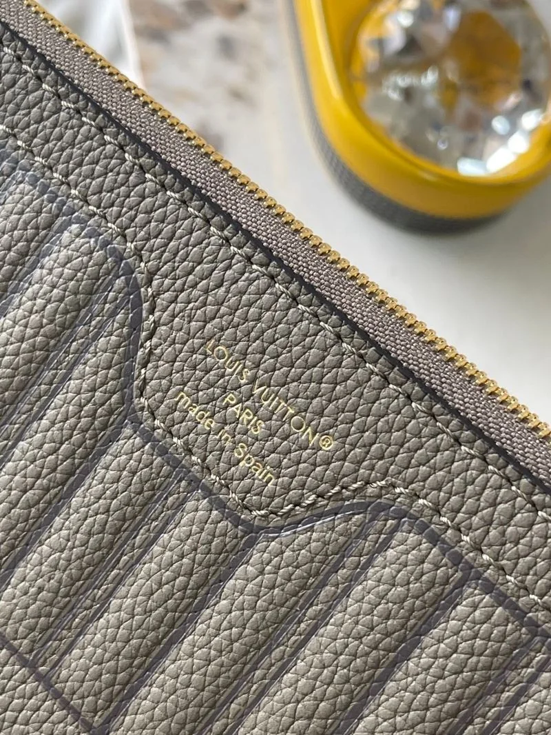 WaterResistant Louis Vuitton Shopping Bags 38890