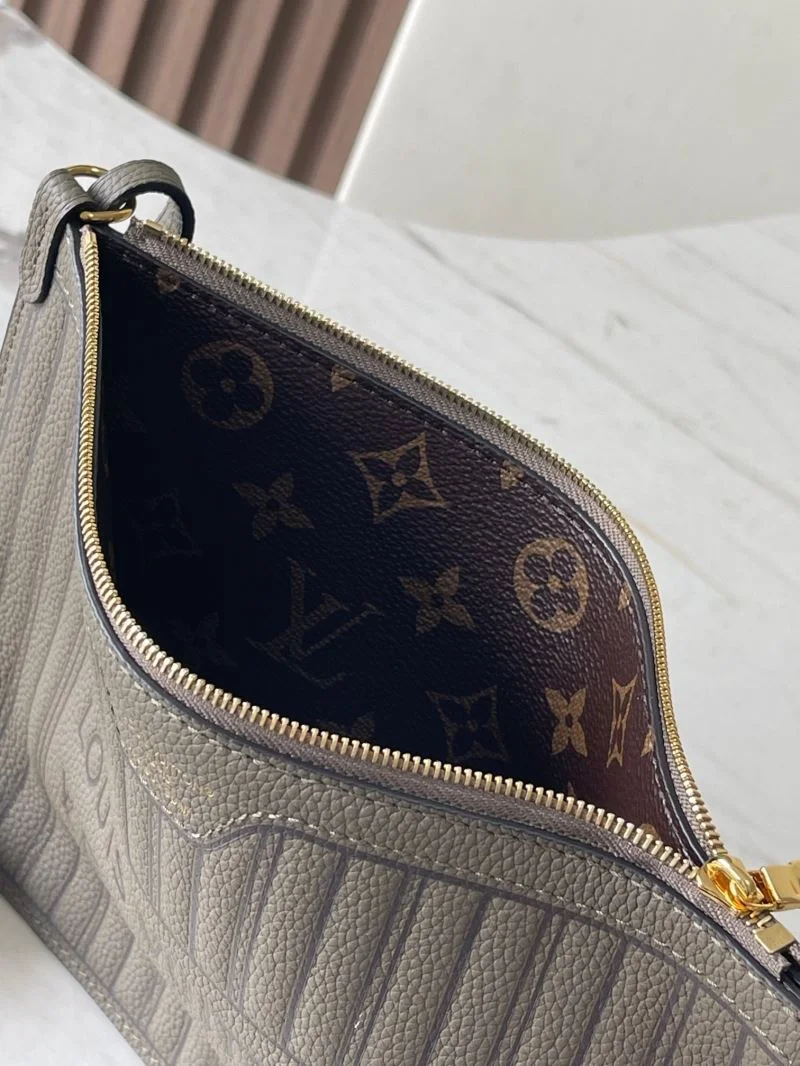 WaterResistant Louis Vuitton Shopping Bags 38890