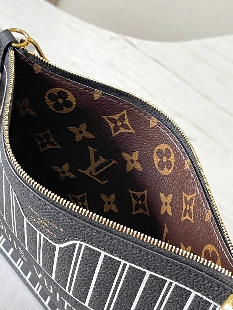 Louis Vuitton Shopping Bags Comfortable 38858