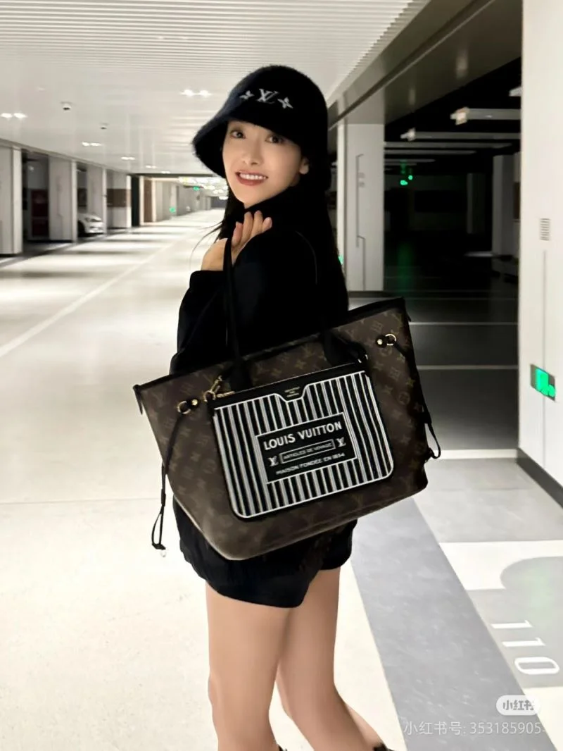 Louis Vuitton Shopping Bags Comfortable 38858