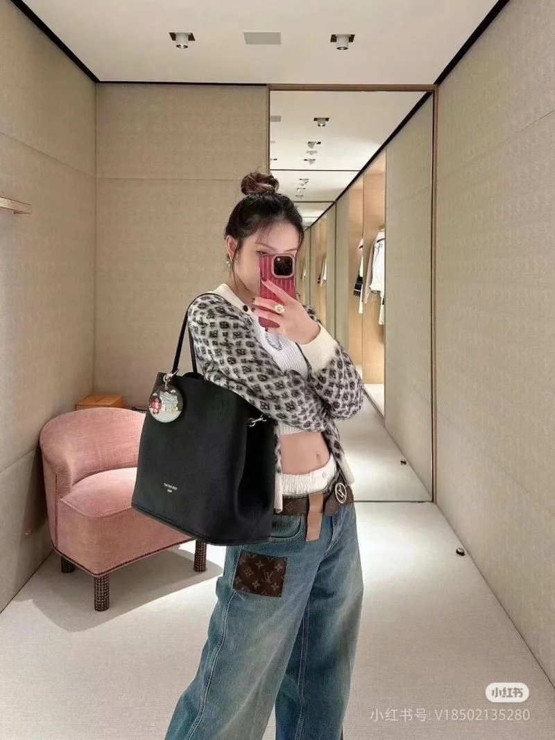 Louis Vuitton Shopping Bags Comfortable 38858