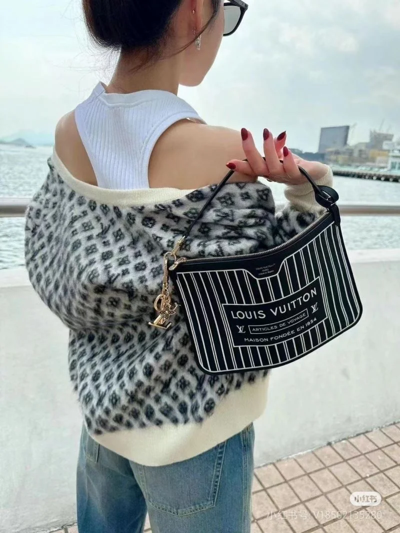Louis Vuitton Shopping Bags Comfortable 38858