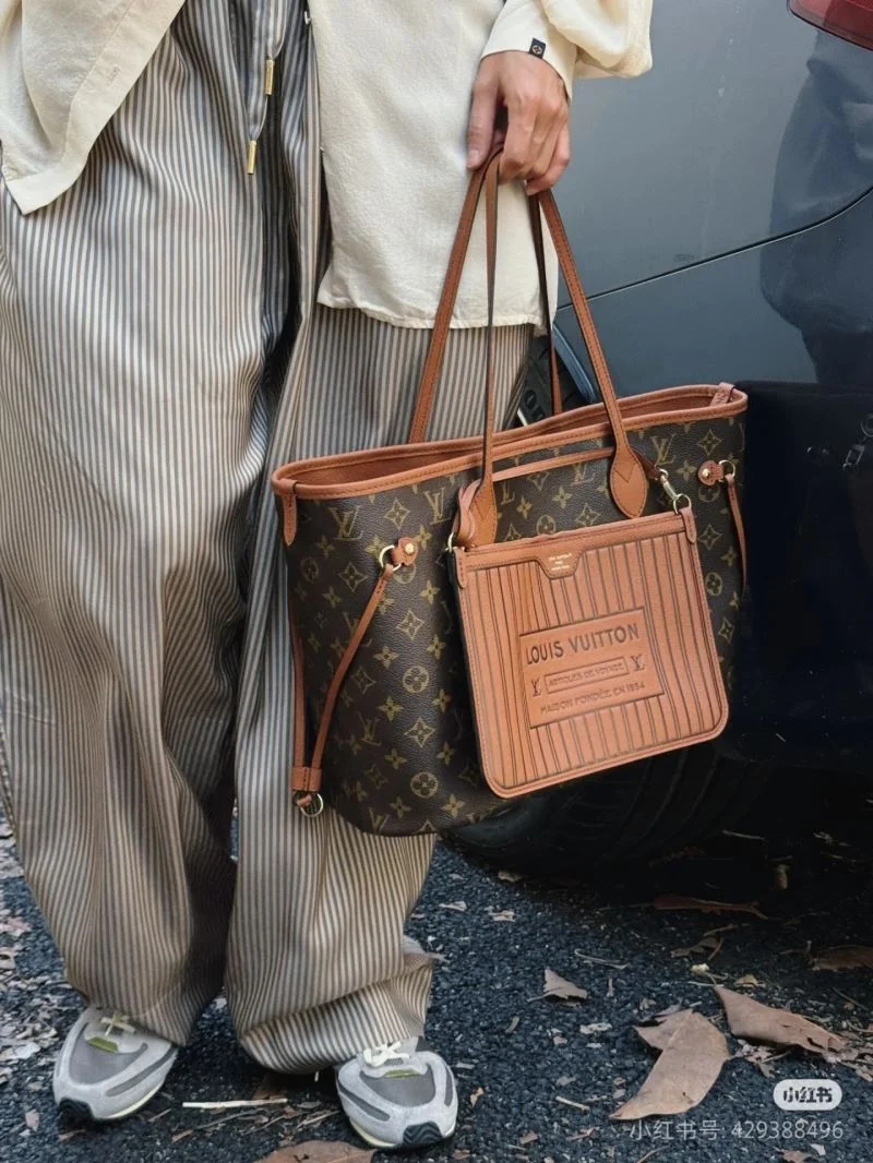 Soft Louis Vuitton Shopping Bags 38870